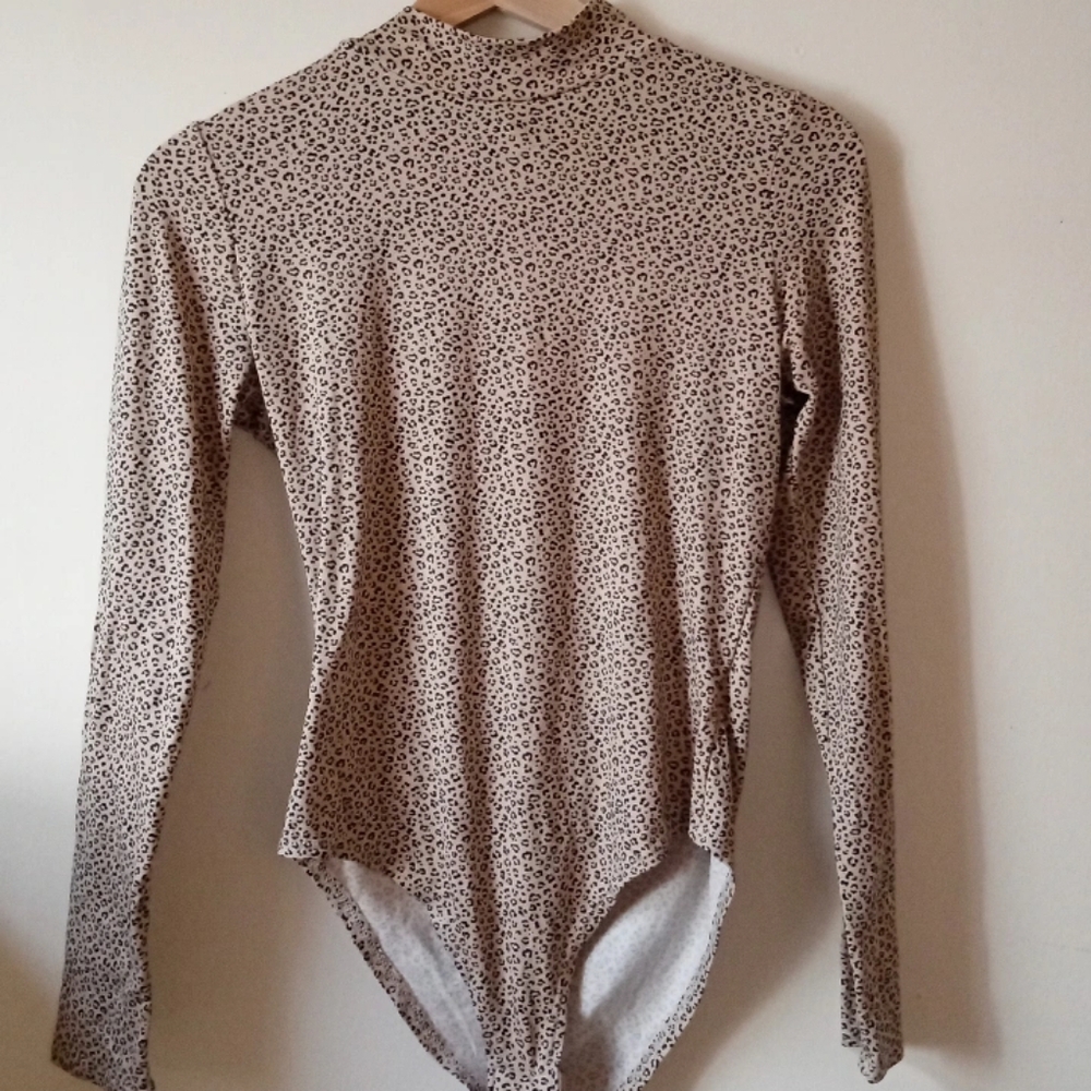 Gaze long sleeve turtle neck bodysuit cheetah print Size small